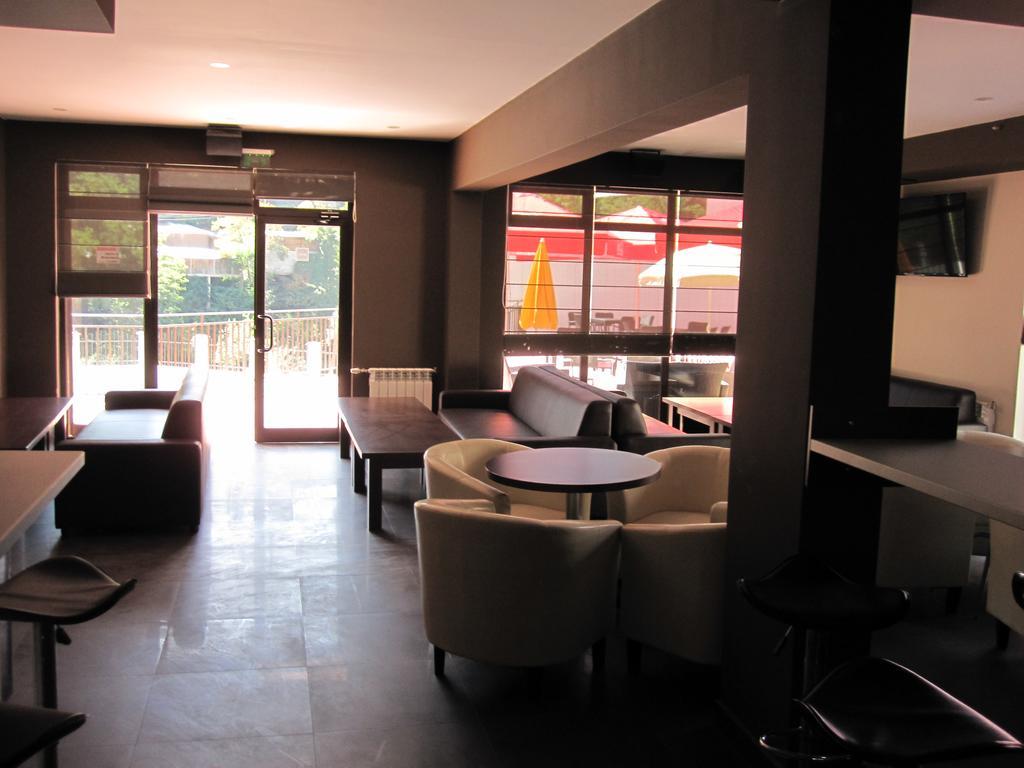 Hotel Deyanira Gorno Dryanovo Exteriör bild