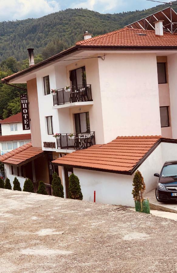 Hotel Deyanira Gorno Dryanovo Exteriör bild